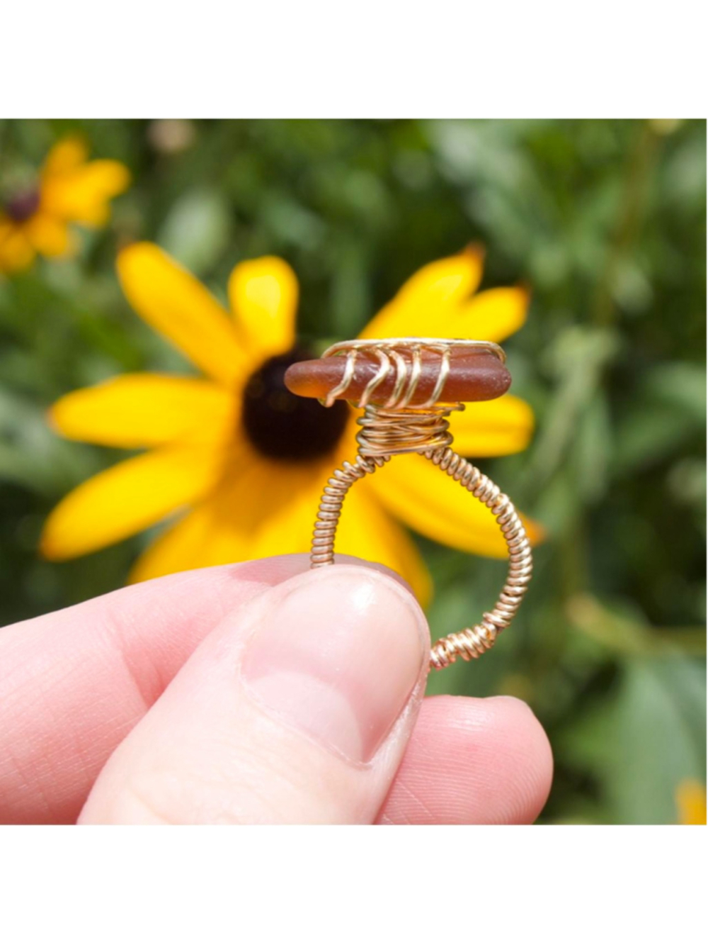 Handmade gold wire wrapped brown seaglass ring 🌊💫
PM me with any questions ab